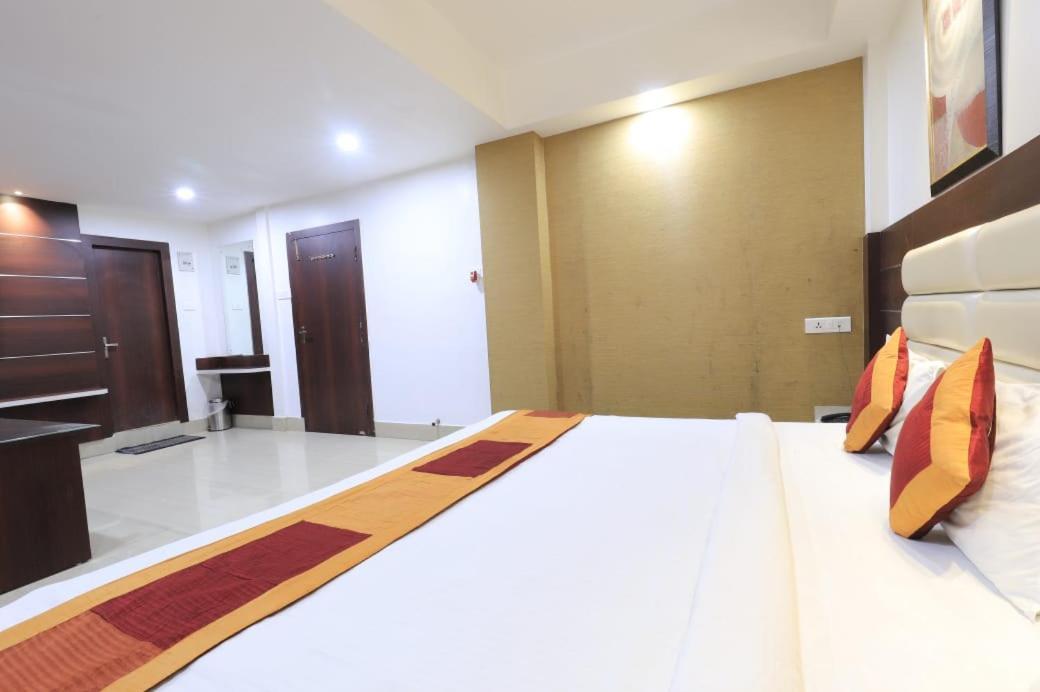 Hotel Rashmi Guwahati Eksteriør billede