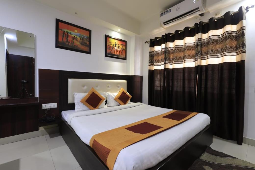 Hotel Rashmi Guwahati Eksteriør billede
